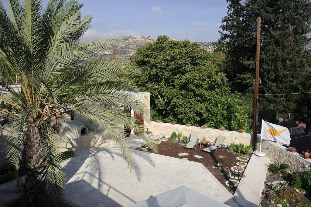 Palm Tree Oriental House And Homestay Polis Ngoại thất bức ảnh
