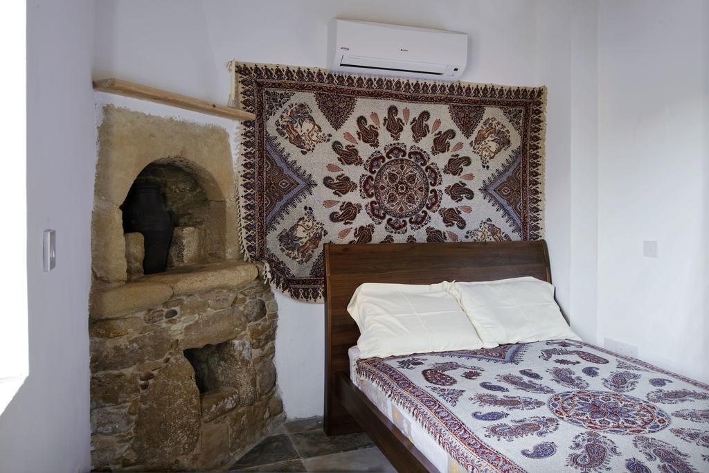 Palm Tree Oriental House And Homestay Polis Phòng bức ảnh